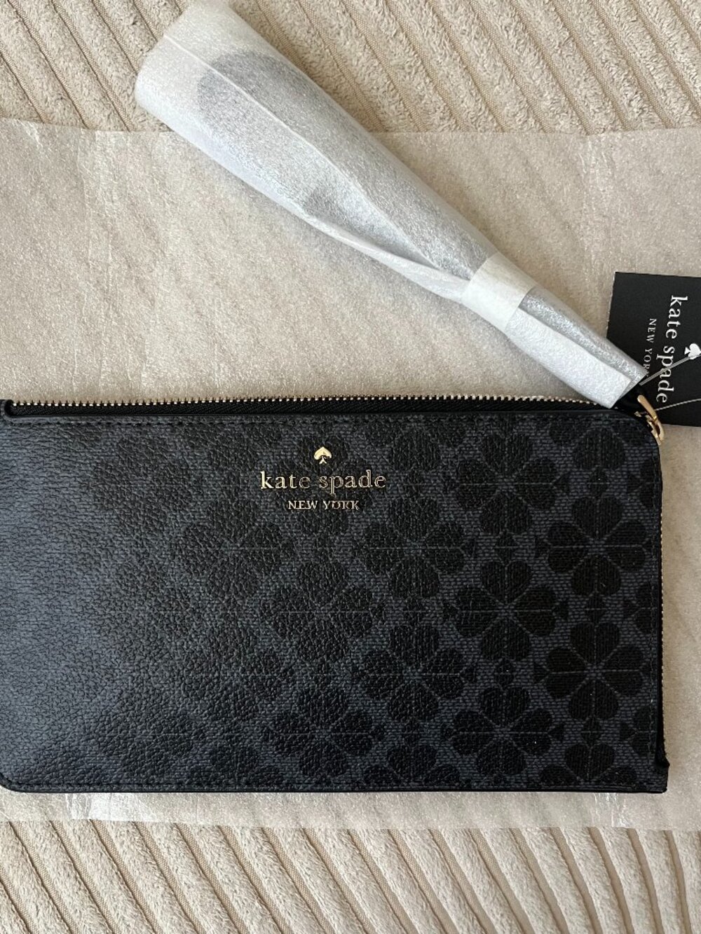 NWT Kate Spade medium wristlet